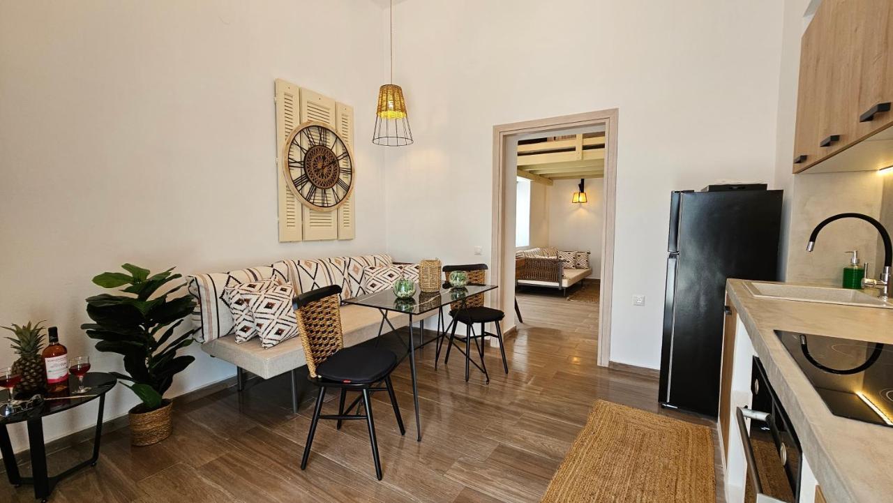 Plaka Philoxenia Apartments Kültér fotó